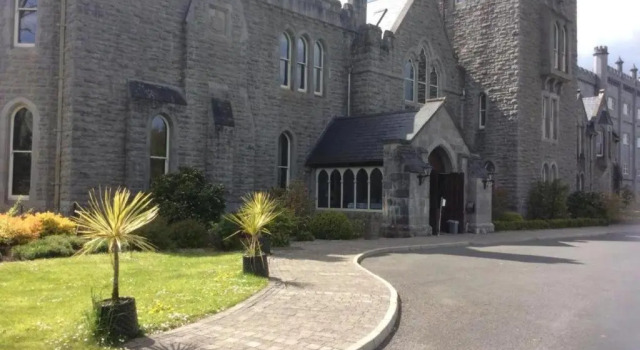 Коттедж Kilronan 4 Bed House on castle grounds