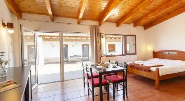 H 07 - Carreagem Beach Studio in Montes de Praias, Rezerwuj Hotel Hotele w Algarve z parkingiem, Parking