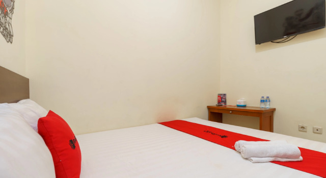 Номер Standard RedDoorz Plus @ Tanjung Duren