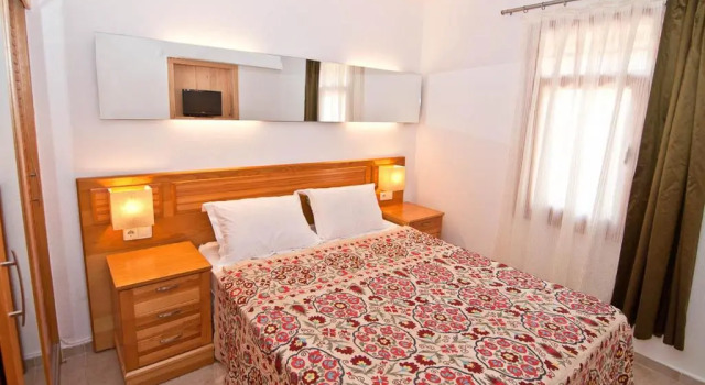 Трёхместный семейный люкс Lycia Hotel