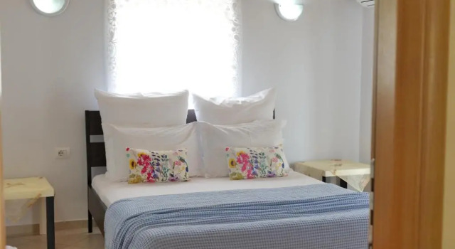 Kristal Apartments