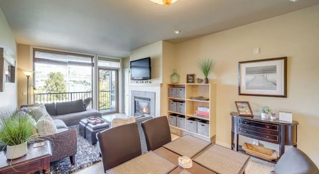 Walk to the Lake: Chelan Condo w/ Mtn Views!, Prenota Appartamento Chelan Washington (state)