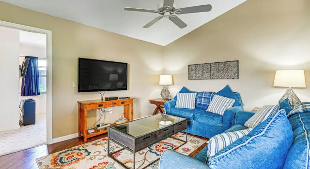 Sunny Canal-View Villa with Lanai in Sebring, Prenota Villa Sebring Southwest Florida