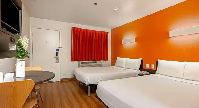 Номер Premium Motel 6-Temecula, CA - Historic Old Town