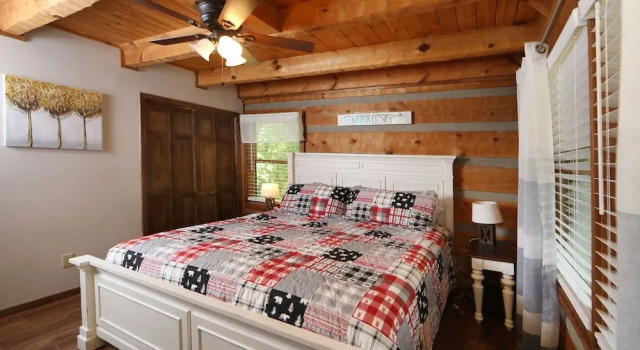 Bear Trails - Two Bedroom Cabin