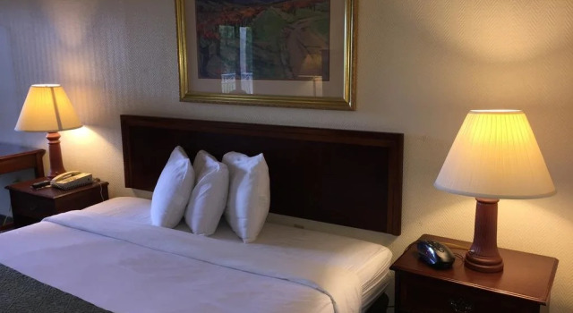 Sawgrass Inn & Conference Center