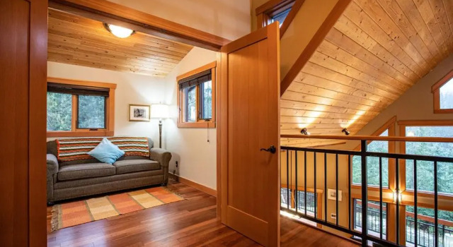 Коттедж Begbie Snug by Revelstoke Vacations
