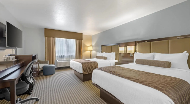 Четырёхместный номер Executive Best Western Vista Inn