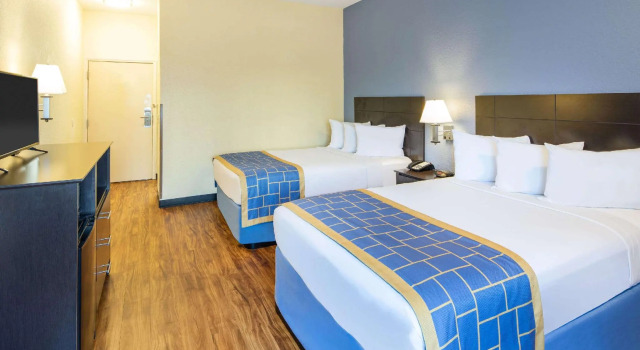 Четырёхместный номер Standard Days Inn by Wyndham Macon I-75 North
