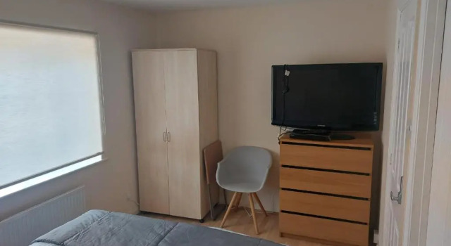 Ensuite Room near Canal, Забронировать Отель Отели Middlesex с парковкой, Парковка