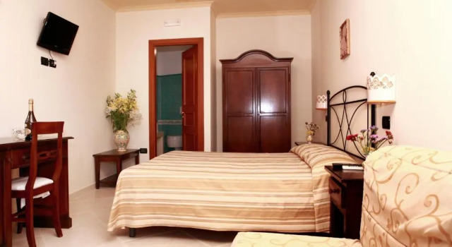 Трёхместный номер Standard с балконом Villa Cristina