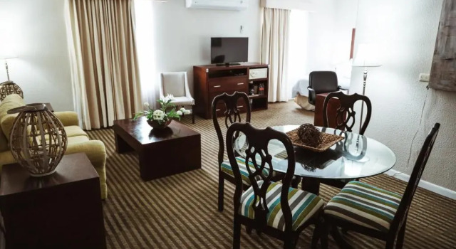 Master Double Suite Holiday Inn Durango, an IHG Hotel
