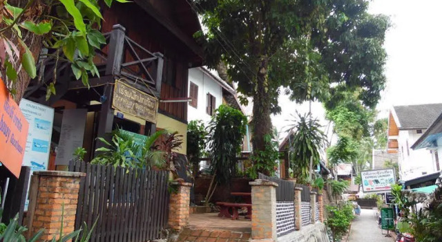 Pakhouy Guesthouse, Забронировать Отель Луангпхабанг Лаос, рядом с Manivanh College