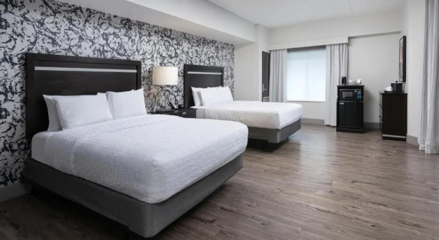 Четырёхместный люкс Hampton Inn & Suites Chattanooga Downtown