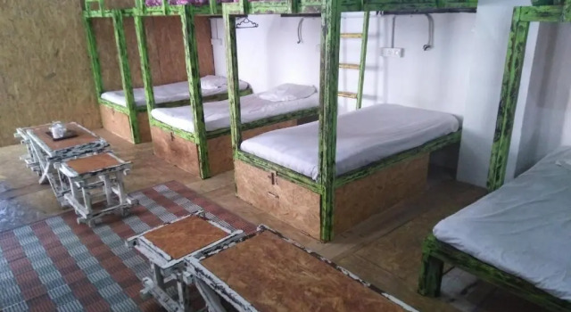 Łóżko w pokoju wieloosobowym (pokoju wieloosobowym dla mężczyzn) Hijrah Hotel