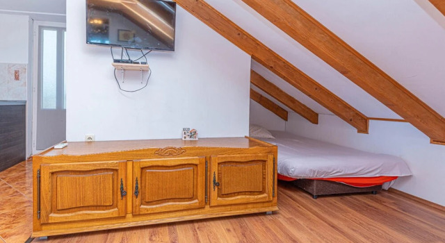 Nice Home in Rogoznica With Outdoor Swimming Pool, Wifi and 4 Bedrooms, Buchen Sie Hotel Hotels in Gespanschaft Split-Dalmatien mit Pool, Schwimmbad