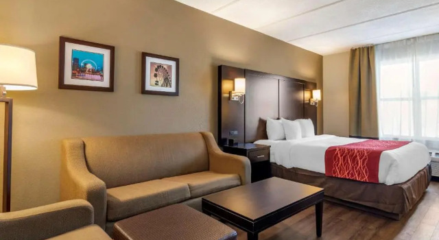 Люкс Comfort Inn & Suites near Six Flags