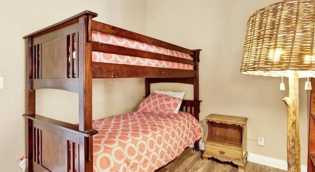 Fawnskin Chalet-1826 by Big Bear Vacations, Забронировать Шале Фаунскин San Bernardino Mountains, рядом с Кемпинг Граут-Бэй