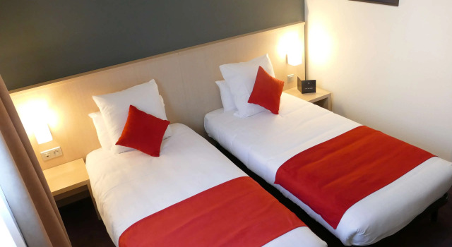 Четырёхместный номер Standard Sure Hotel by Best Western Nantes Beaujoire