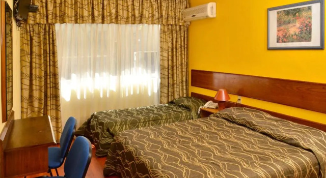 Standardowy trzyosobowy pokój Hotel Hispano