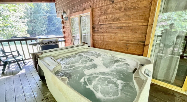 Номер Standard Whisper Creek 2 Bedroom Cabin by RedAwning