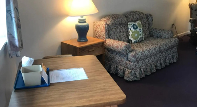 Four Seasons Motor Inn, Rezerwuj Hotel Hotele w New England z basenem, Basen