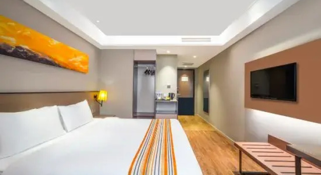 Home Inn Plus Guiyang Zaoshang Road, Забронировать Отель Отели Гуйян с парковкой, рядом с Modern Capital, Парковка