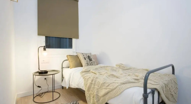 Luxurious Decor 4bdr Apt in Central, Eixample, Забронировать Отель Эшампле Барселона, рядом с Jove Regina Theatre