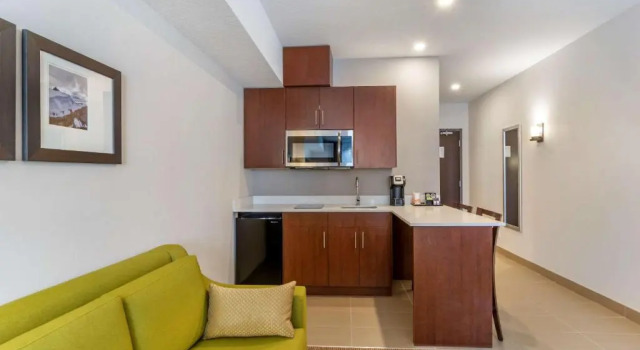 Трёхместный люкс Standard Comfort Inn & Suites
