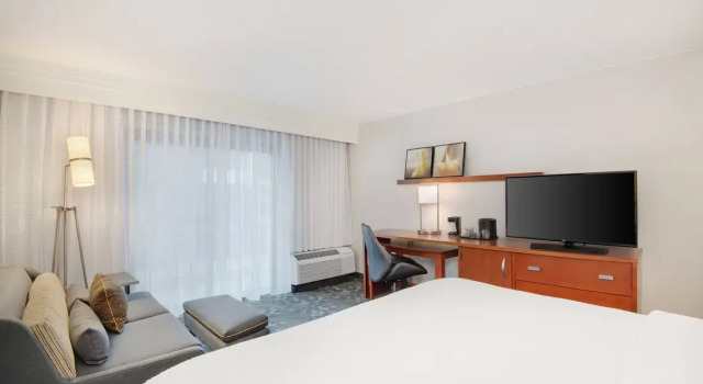 Двухместный номер Standard Courtyard by Marriott Birmingham Homewood