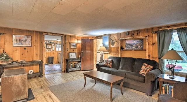 Коттедж Rustic Frederic Cabin Near Cross-country Skiing!