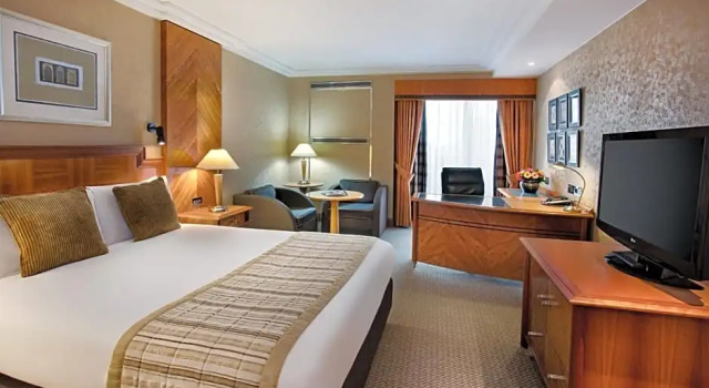 Двухместный клубный номер Standard Crowne Plaza Heathrow