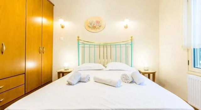 Hollywood house for 9 people in Thessio, Забронировать Отель Афины Острова Саронического залива - Аттика, рядом с Холм Филопаппос