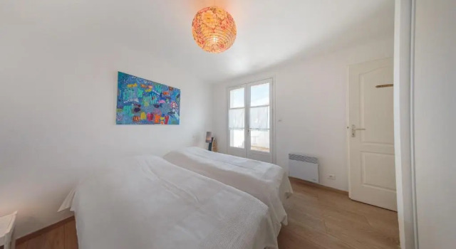 Maison Loix, 5 pièces, 8 personnes - FR-1-258-127, Rezerwuj Hotel Hotele w Charente-Maritime z parkingiem, Parking