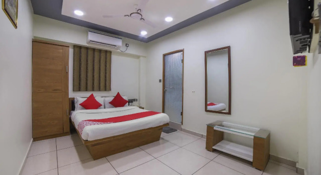 OYO 66877 Hotel VM Palace, Rezervovat Hotel Hotely v Gujarat s parkováním, Parkování