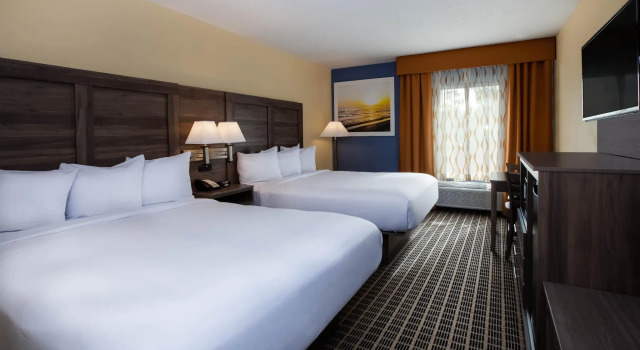Четырёхместный номер Standard Days Inn by Wyndham Cadillac