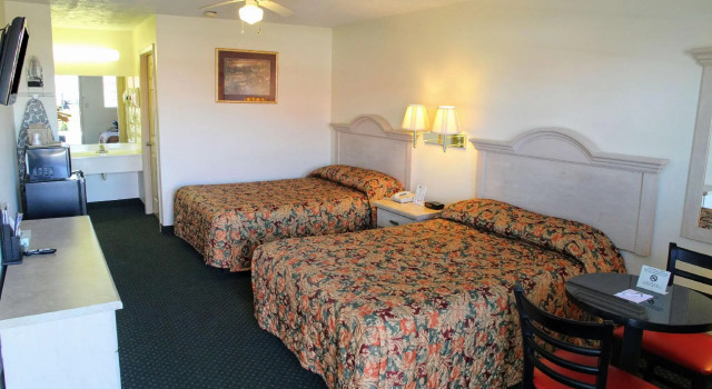 Четырёхместный номер Standard Country Hearth Inn-Union City