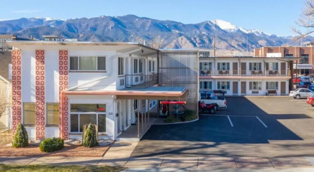 Nevada Flats Hotel