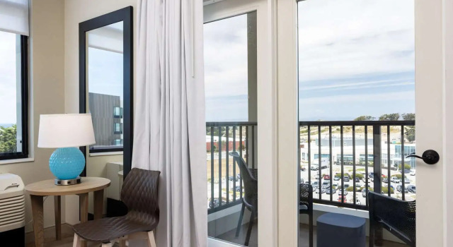 Двухместный люкс c 1 комнатой Home2 Suites By Hilton Marina