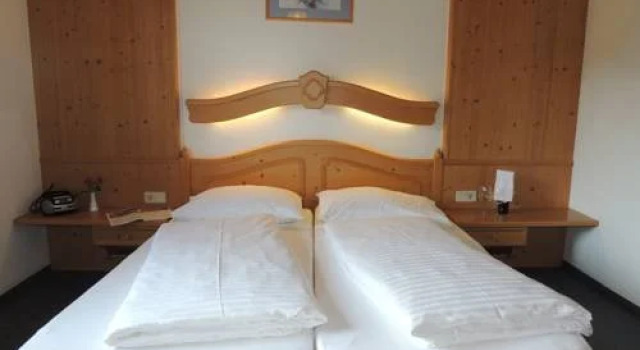 Hotel Gasthof Bauer, Rezerwuj Apartament Hotele w Goeriach z parkingiem, Parking