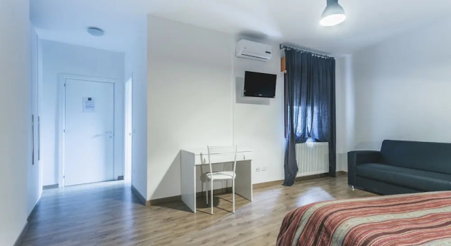 Номер Standard La Postale