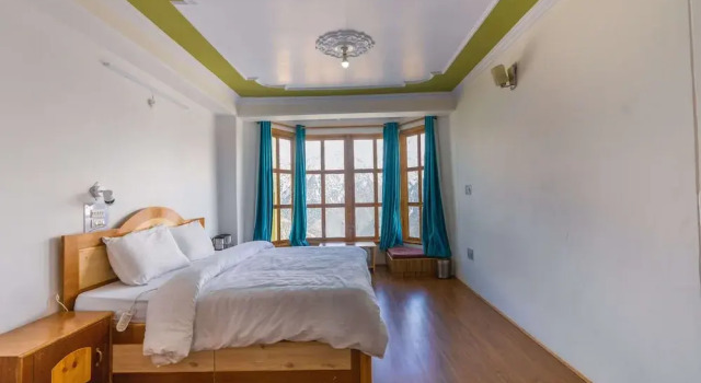 Hotel Kalpa Deshang, Buchen Sie Hotel Kalpa 