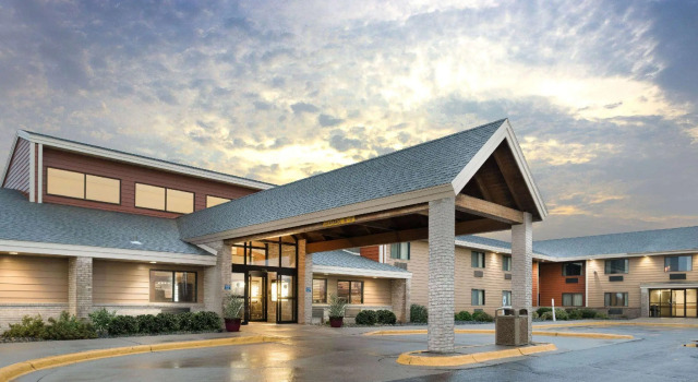 Двухместный люкс c 1 комнатой AmericInn by Wyndham Wahpeton