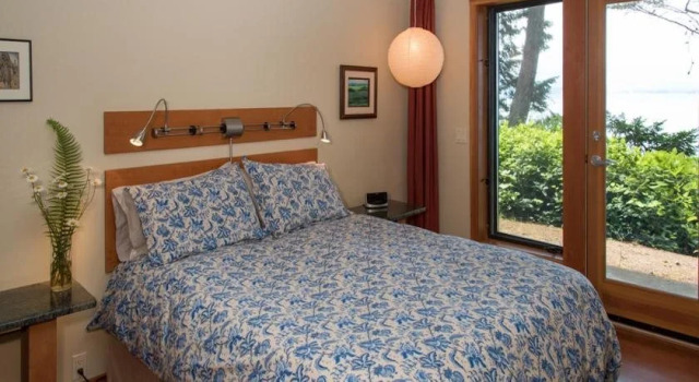 Skipping Stone Beach B&B, Boek Bed and Breakfast Ganges Salt Spring Island