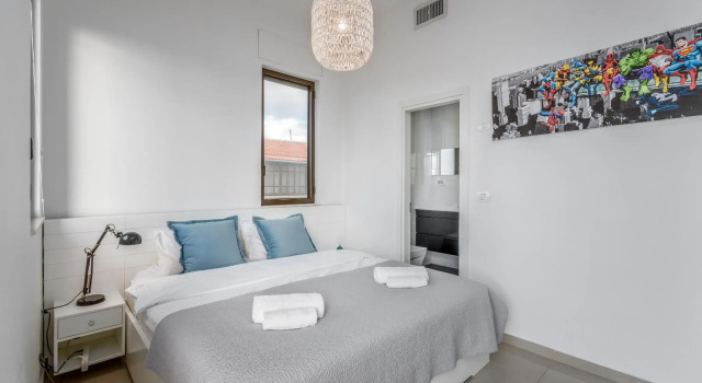 Modern & Bright 3 BDR close to the beach
