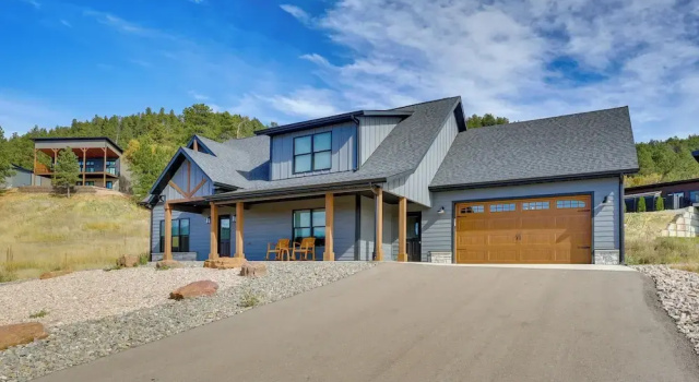 Коттедж Luxe, New-build Sturgis Retreat w/ Mountain Views