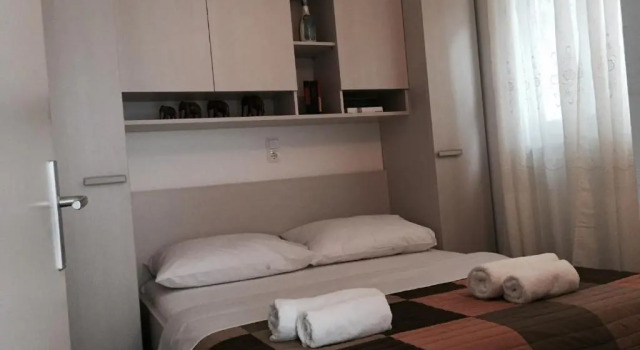 Apartments Leptiric, Rezerwuj Apartament Hotele w Strožanac z parkingiem, Parking