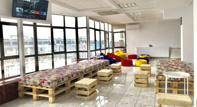 Mil Pasos Penthouse Hostel, Đặt Nhà trọ Hostel ở Bucharest, gần Bucharest Museum, Nhà trọ