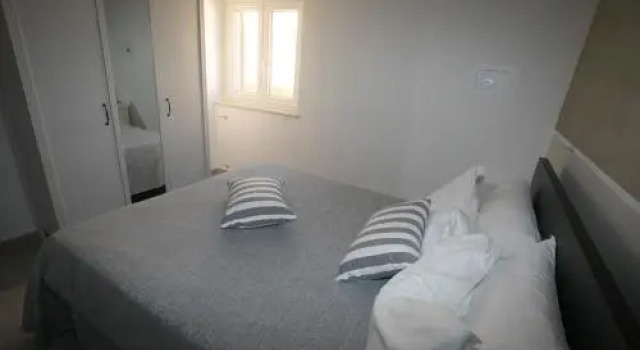Appartamenti Desi, Varaa Hotelli Brivadi 