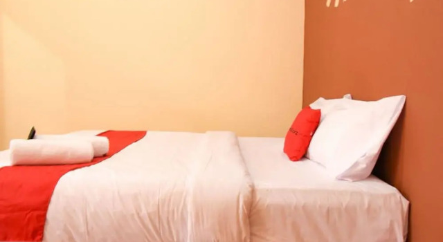 Двухместный номер Standard RedDoorz near Terminal A Adisucipto Airport